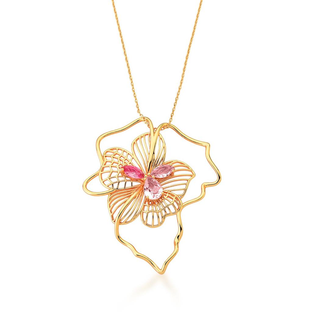 This pretty and sophisticated necklace will add a sense of elegance and style to your wardrobe. The fine gold plating adds a glamorous, contemporary touch. You can wear this necklace with something simple or a more elaborate outfit. The elegant design makes this piece a perfect complement to any outfit. This necklace is a great choice for any occasion.