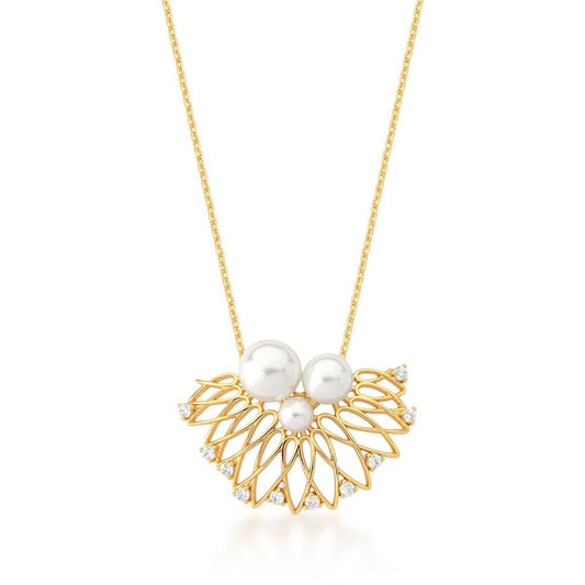 Adorn yourself with this gorgeous gold plated necklace with pearls and crystals. Delicate and stylish, this necklace has a lovely, feminine touch.